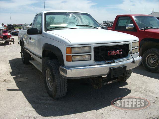 2000 GMC Sierra K2500_1.jpg